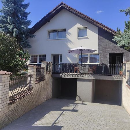 Cozy Gardens Apartments In Прага Экстерьер фото
