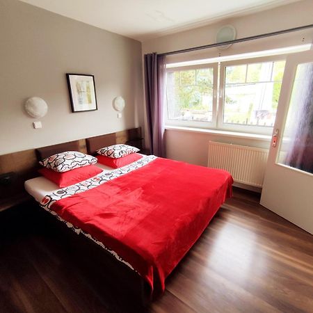 Cozy Gardens Apartments In Прага Экстерьер фото