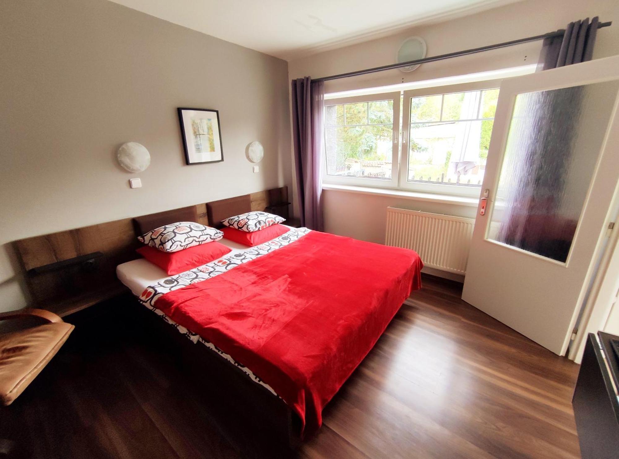 Cozy Gardens Apartments In Прага Экстерьер фото