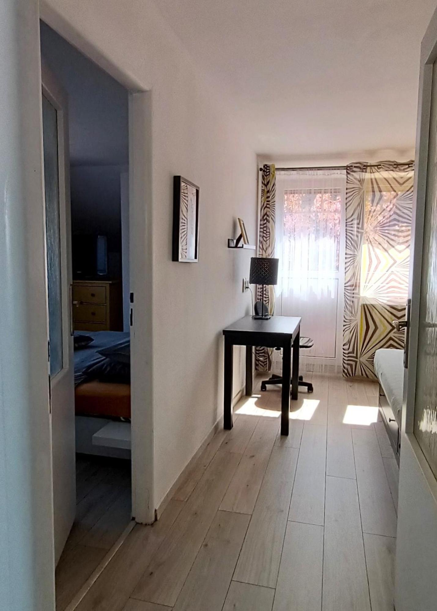 Cozy Gardens Apartments In Прага Экстерьер фото