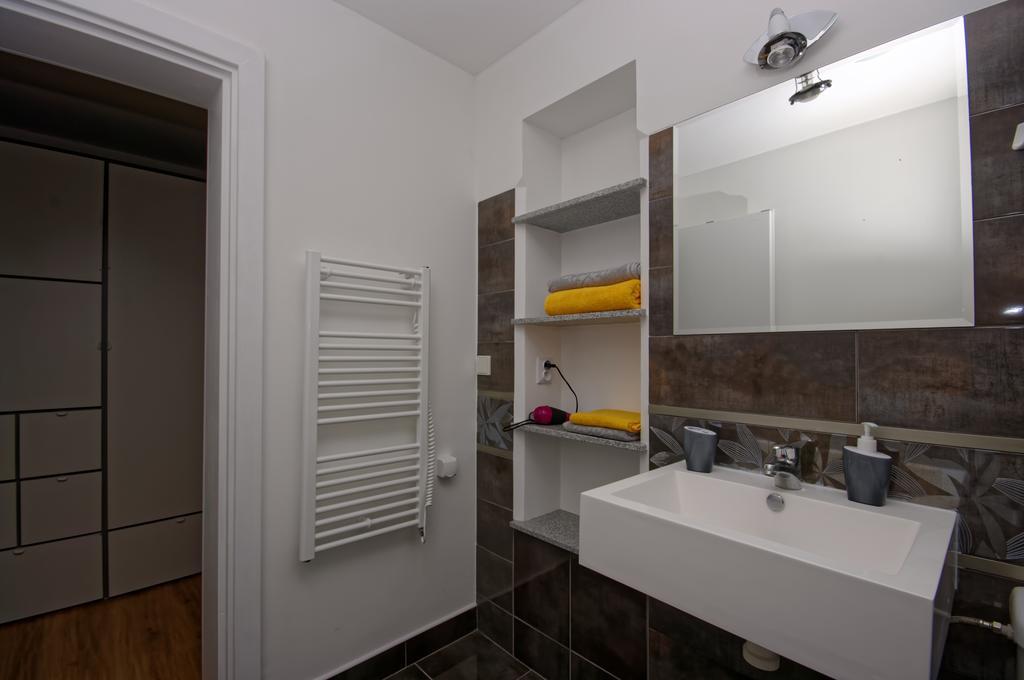 Cozy Gardens Apartments In Прага Экстерьер фото