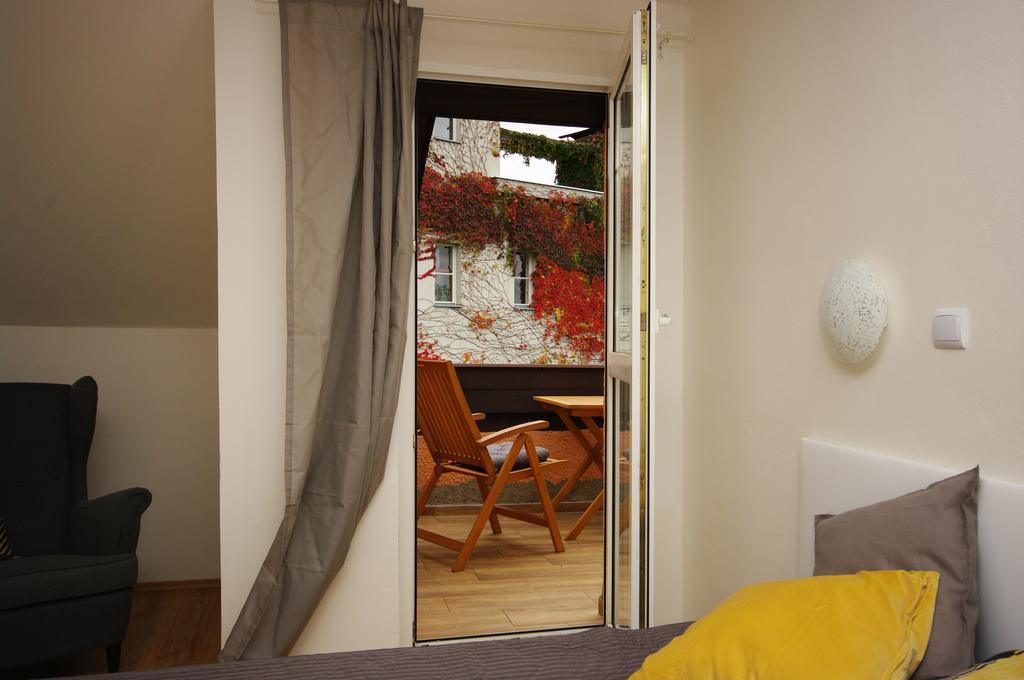 Cozy Gardens Apartments In Прага Экстерьер фото