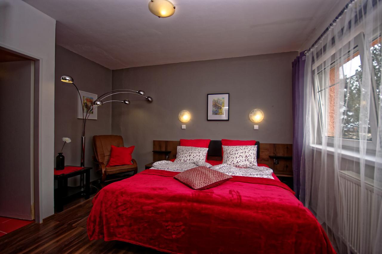 Cozy Gardens Apartments In Прага Экстерьер фото